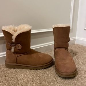 UGG Bailey Button Boot Women's Size 8 in Chestnut